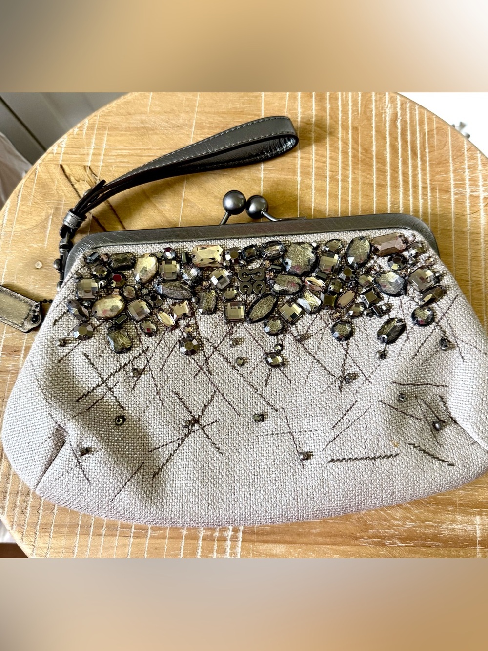 BNWT!!! Coach Silver Metallic Embellished Burlap Kisslock Clutch/Wristlet 🩶🩶